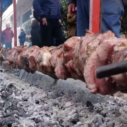 Κοντοσούβλι για... ρεκόρ Γκίνες στην Αμφίκλεια με μήκος 130 μέτρα - Δείτε βίντεο