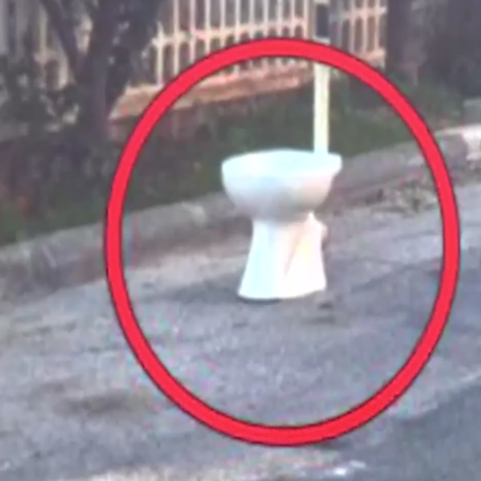 Το είδαμε κι αυτό: Βάζουν λεκάνη τουαλέτας για να κρατήσουν θέση πάρκινγκ στον Γέρακα