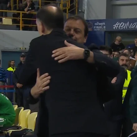 Ολυμπιακός - Παναθηναϊκός: Θερμή αγκαλιά ανάμεσα σε Μπαρτζώκα και Αταμάν πριν τον τελικό (vid)