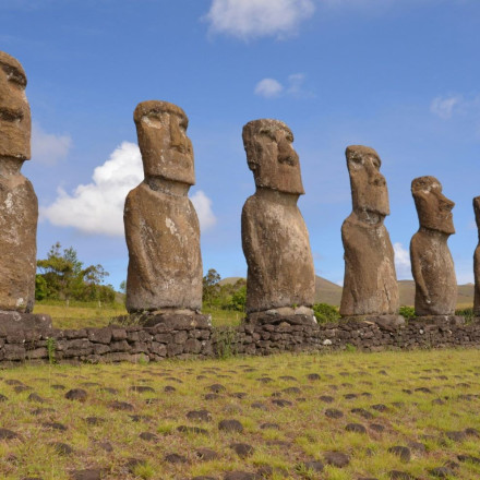 Ενθουσιασμός αλλά και μυστήριο για το νέο άγαλμα moai που εμφανίστηκε στο Νησί του Πάσχα