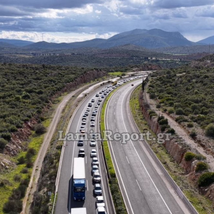 Καθαρά Δευτέρα: Κατά κύματα φεύγουν οι Αθηναίοι για κούλουμα - Ουρές χιλιομέτρων στην Αθηνών-Λαμίας