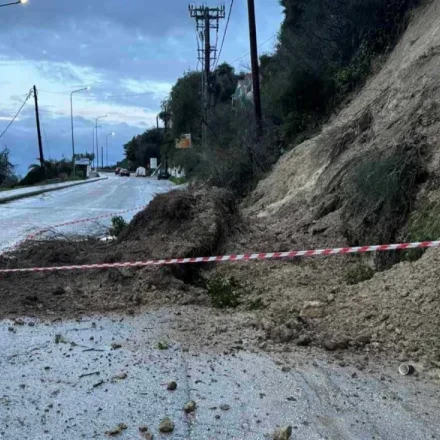 Στο έλεος της κακοκαιρίας η Δυτική Ελλάδα: «Βομβαρδισμένο τοπίο» δρόμοι σε Πάργα και Ιωάννινα