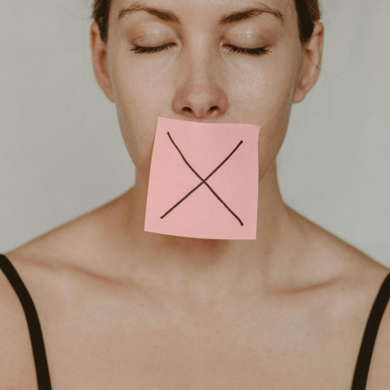 Foot-in-Mouth: Όταν το στόμα τρέχει πιο γρήγορα από το μυαλό