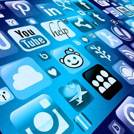 H Meta ξανά στα δικαστήρια, αρνείται ότι υπάρχει εθισμός στα social media