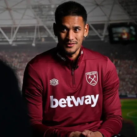 Η Γουέστ Χαμ καταρρέει αλλά ο Αρεολά δεν πτοείται: Άφησε τα γάντια και έγινε... DJ (vid)