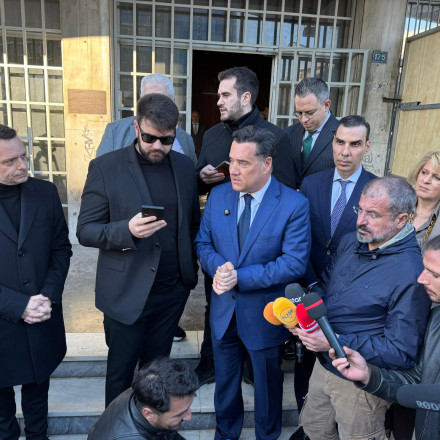 «Έσταξε μέλι» για τον Δούκα ο Άδωνις