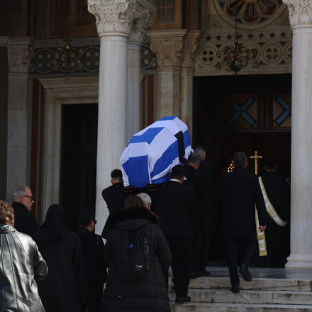 Το «τελευταίο αντίο» στην Ελένη Γλύκατζη-Αρβελέρ - Πλήθος κόσμου στη Μητρόπολη Αθηνών