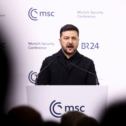 Διάσκεψη Μονάχου: Ο Ζελένσκι παρομοίασε τον Πούτιν με τον Χίτλερ - «Είναι σκλάβος του πολέμου»