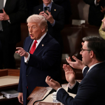 Ντελίριο Τραμπ: «Μπείτε σε μια βάρκα μαζί με τον παράφρονα Ντε Νίρο και γυρίστε από εκεί που ήρθατε»