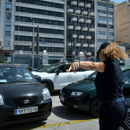 Χανιά: Έκανε παντιλίκια στο λιμάνι για να αποχαιρετήσει τον φίλο του και το πλήρωσε... ακριβά