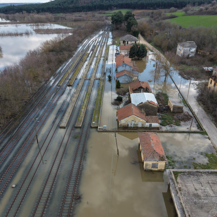 Έβρος: Σε επιφυλακή για νέα ρήγματα στα αναχώματα-Τεράστιες ζημιές σε καλλιέργειες από τις πλημμύρες