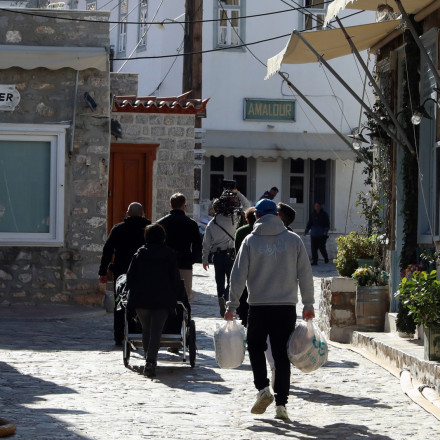 Τι γνωρίζουμε μέχρι στιγμής για το The Riders τη ταινία που γυρίζει ο Brad Pitt στην Ύδρα