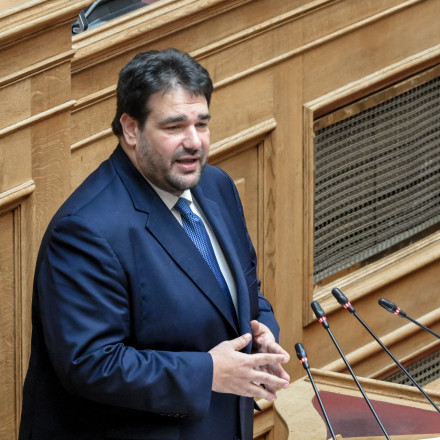 Η σκιά του πολέμου «σκεπάζει» τη Βουλή - Λιβάνιος: «Με ξενίζουν οι αντιδράσεις για την Κύπρο»