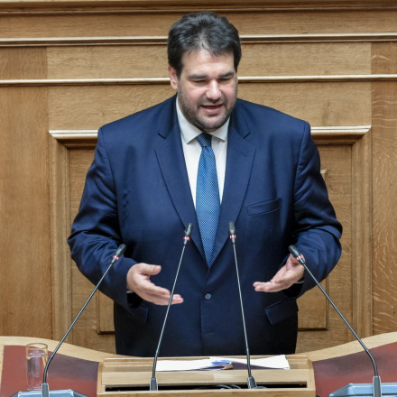 Απόδημοι: Ασκήσεις συναίνεσης για την επιστολική ψήφο και η δύσκολη εξίσωση της τριεδρικής