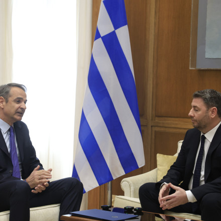 «Η σημαία και η καρδιά μας είναι στην Κύπρο» - 40λεπτη η συνάντηση Μητσοτάκη με Ανδρουλάκη