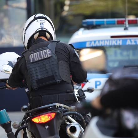 Αθωώθηκαν επτά άτομα για οπαδικό επεισόδιο στην Καμάρα που άφησε σε κωματώδη κατάσταση 20χρονο