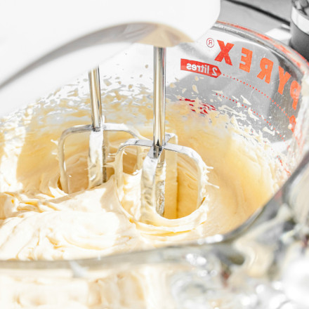 Πώς να κάνεις το γυάλινο πυρέξ να λάμψει ξανά, χωρίς ίχνος λίπους και κιτρινίλας