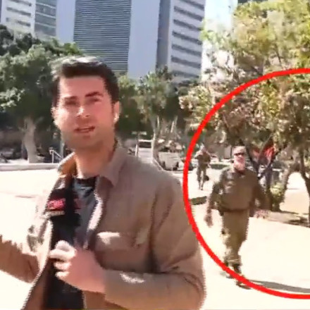 Η ισραηλινή αστυνομία συλλαμβάνει «στον αέρα» δημοσιογράφους του CNN TÜRK