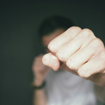 Όσοι επιδίδονται σε βίαιες πράξεις έχουν χαμηλότερη νοημοσύνη, σύμφωνα με μελέτη