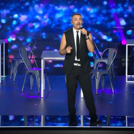 Κώστας Δόξας: Εκτός «J2US» μετά την καταδίκη του για ενδοοικογενειακή βία