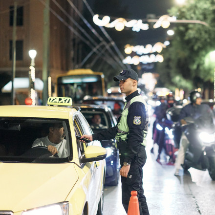 Αλκοτέστ και μεσοβδόμαδα: Πόσοι «πιάστηκαν» να παραβατούν - Βίντεο με ελέγχους στη Συγγρού