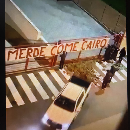 Πρωτοφανές: Οπαδοί της Τορίνο διαμαρτυρήθηκαν πετώντας... κόπρανα στο προπονητικό κέντρο (video)