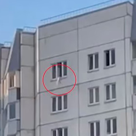 Σοκαριστικό βίντεο στη Ρωσία: Μωρό επέζησε από πτώση 33 μέτρων - Νοσοκόμες το έπιασαν με παλτό