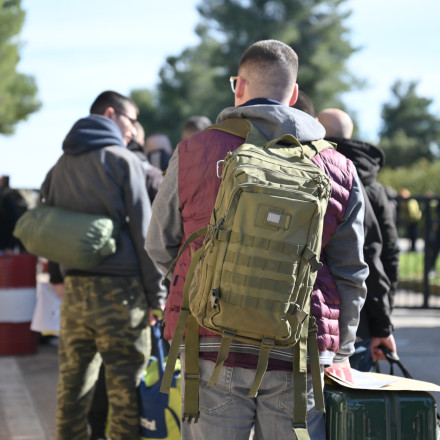 Πρεμιέρα για τη νέα στρατιωτική θητεία - Εικόνες και βίντεο από Αυλώνα και Θήβα