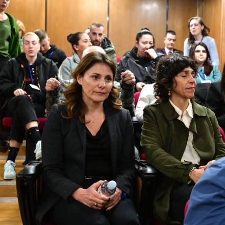 Η Μπέττυ Μπαζιάνα στη δίκη της Χρυσής Αυγής στο πλευρό της Μάγδας Φύσσα