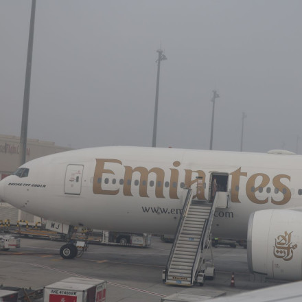 Ντουμπάι: Ώρες αγωνίας για 25 εγκλωβισμένους Έλληνες στο αεροδρόμιο Σάρτζα μετά την επίθεση στο Ιράν