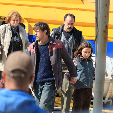 Μπραντ Πιτ: Η σκηνή με την κόρη του και το ιπτάμενο δελφίνι στο λιμάνι της Ύδρας