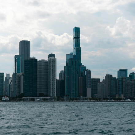 Σικάγο: Ριπή ανέμου πέταξε καρότσι με βρέφος σε λίμνη – Ηρωική βουτιά περαστικού έσωσε το κοριτσάκι