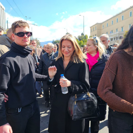 Τέμπη: Η  παρουσία της Μαρίας Καρυστιανού στη μεγάλη συγκέντρωση στο Σύνταγμα