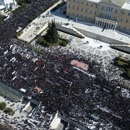 Τέμπη: Τρία χρόνια από την τραγωδία - Μεγάλες συγκεντρώσεις μνήμης, μικρής έκτασης επεισόδια