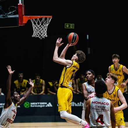 Αγωνία με την αποστολή της ομάδας εφήβων του Άρη - Παραμένει στο Άμπου Ντάμπι