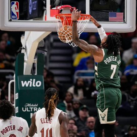 NBA: Ασταμάτητοι οι Μπακς - «Πιστόνια» για... Δακτυλίδι