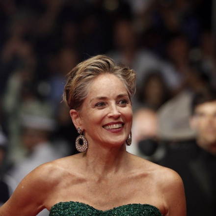 Η Σάρον Στόουν εξομολογείται: «Κοιμάμαι οκτώ ώρες κάθε βράδυ για να μην παθαίνω κρίσεις επιληψίας»