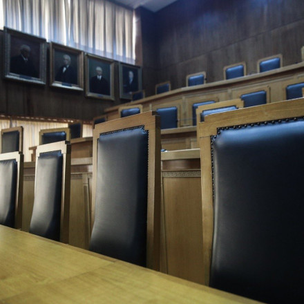 Αυξήσεις συνταξιούχων δικαστών: Ετοιμάζει νομοθετικό «μπλόκο» η κυβέρνηση