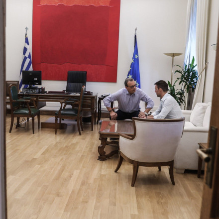 Στη Βουλή ο Στέφανος Κασσελάκης – Νέα συνάντηση με τον Σωκράτη Φάμελλο