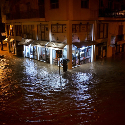 Κακοκαιρία Elias: Νύχτα τρόμου στον Βόλο – Δεκάδες εκκενώσεις οικισμών στη Θεσσαλία [vids]