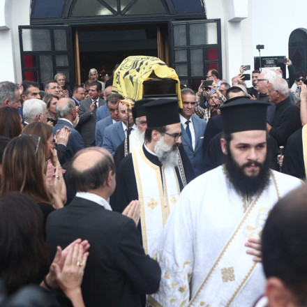 Συγκίνηση και οδύνη στην κηδεία του Γιάννη Ιωαννίδη – Με τη σημαία του Άρη στην τελευταία του κατοικία ο «Ξανθός»