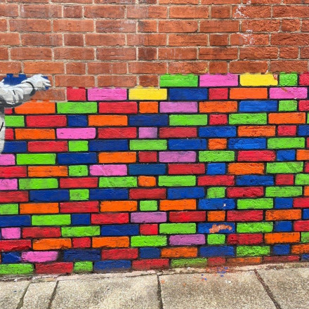 Banksy: Μια μήνυση μπορεί να αποκαλύψει την ταυτότητα του πιο διάσημου καλλιτέχνη του δρόμου