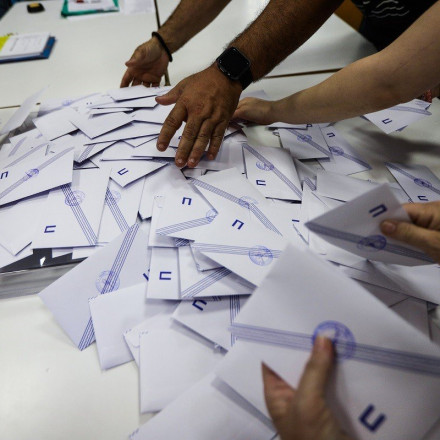 Δημοσκόπηση Prorata: Ευρύ προβάδισμα ΝΔ, δεύτερο το ΠΑΣΟΚ, «μάχη» ΣΥΡΙΖΑ - ΚΚΕ