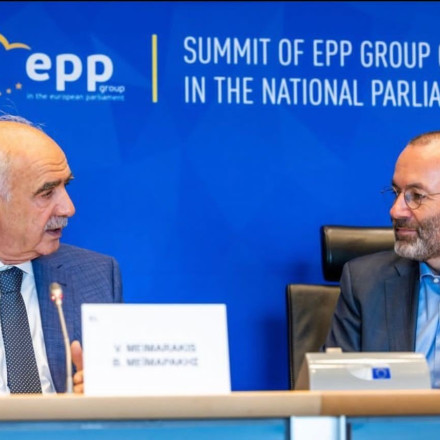 Άρθρο Βέμπερ – Μεϊμαράκη: «Οι μεταναστευτικές κρίσεις δεν είναι αναπόφευκτες»