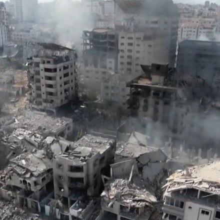 Τριπλό μέτωπο στο Ισραήλ: Μπαράζ επιθέσεων από τη Χαμάς αλλά και από εδάφη σε Λίβανο και Συρία – Στους 2.200 οι νεκροί