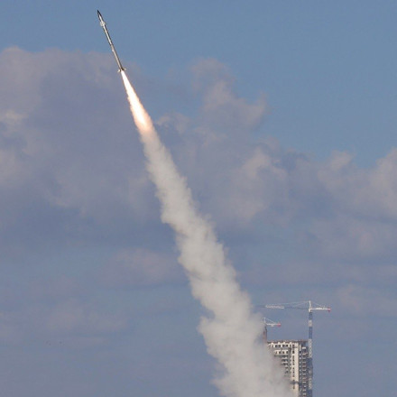 Πόλεμος στο Ισραήλ: Ρουκέτα της Χαμάς κοντά στο αεροδρόμιο Μπεν Γκουριόν [vids]