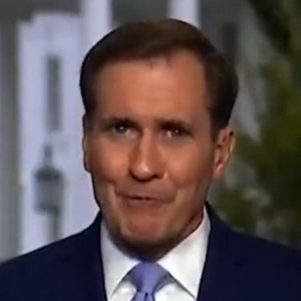 Πόλεμος στο Ισραήλ: «Έσπασε» ο εκπρόσωπος του Λευκού Οίκου για τα θύματα της επίθεσης της Χαμάς – Δείτε το βίντεο