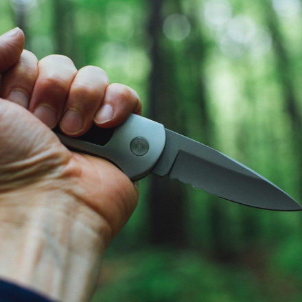 Κορυδαλλός: Αλληλομαχαιρώθηκαν 19χρονος με τον πατριό του