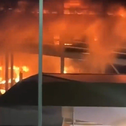 Βρετανία: Παρατείνεται η αναστολή πτήσεων στο αεροδρόμιο Λούτον του Λονδίνου εξαιτίας πυρκαγιάς