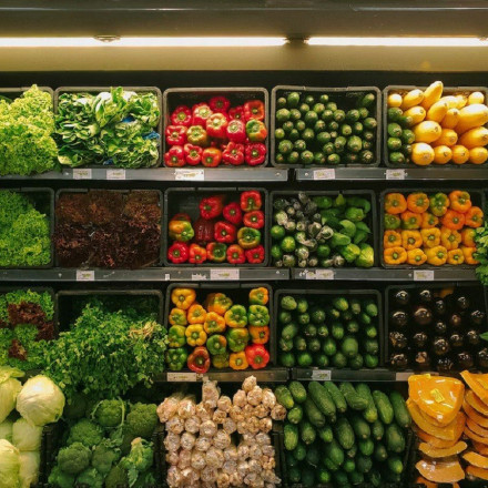 Eurostat: Μείωση του πληθωρισμού στην Ελλάδα αλλά με τα τρόφιμα στα ύψη